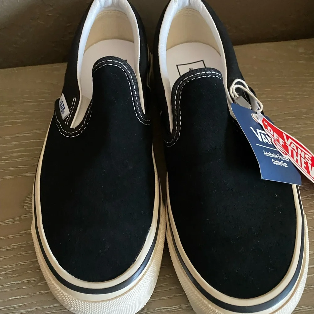 Vans - Black, Slip-On Sneakers, Women’s Sz - 5.5 - Picture 3 of 4